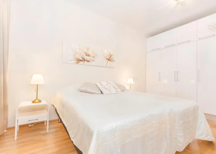 Practical & Spacious In District, Private Sauna, Free Wifi Daire