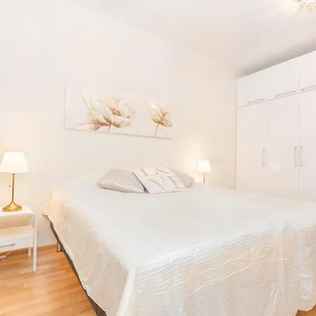 Practical & Spacious In District, Private Sauna, Free Wifi شقة